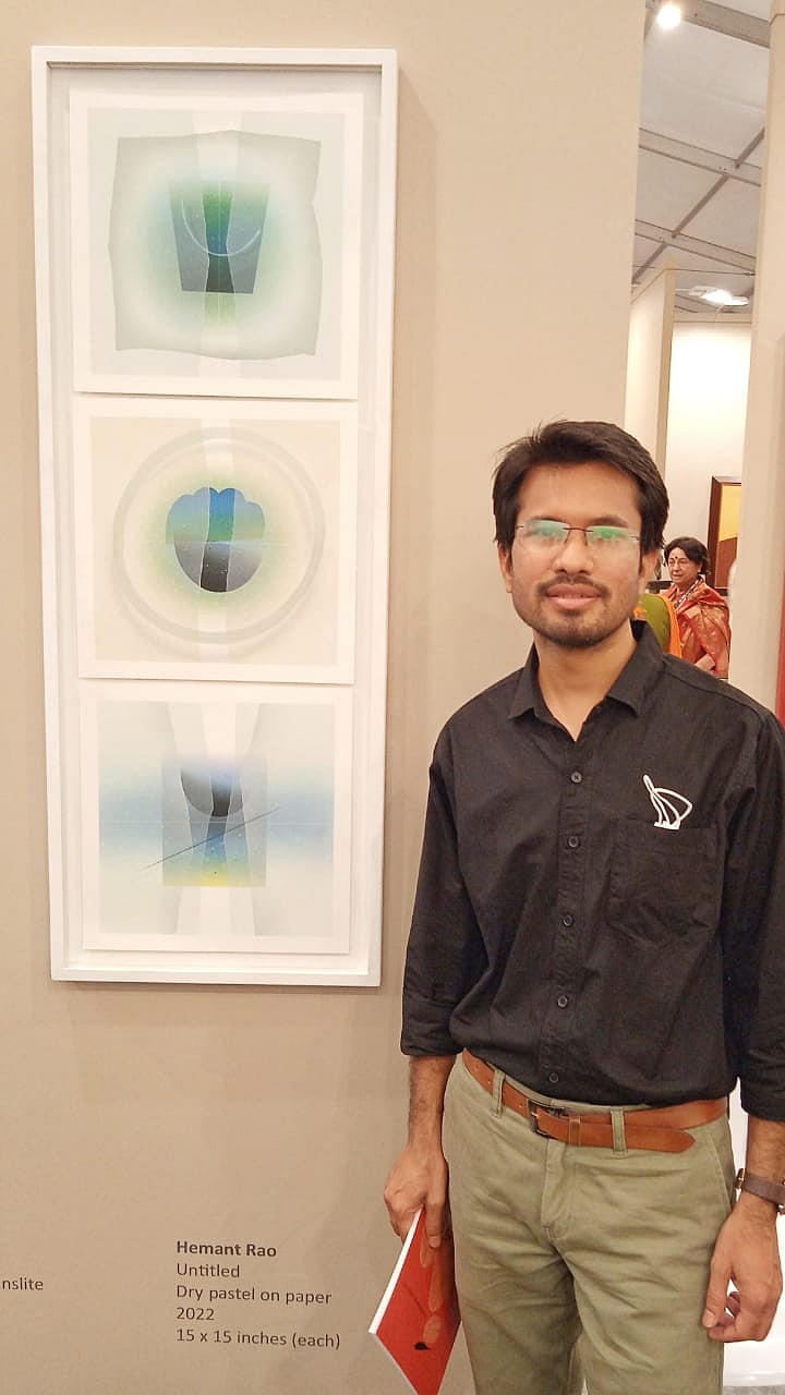 Hemant Rao posing with his works  in India Art Fair at NSIC Exhibition Grounds, New Delhi | FPJ File Photo