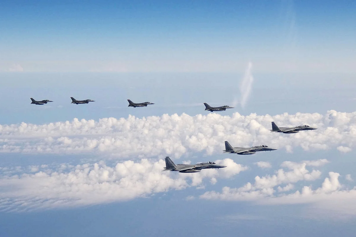 US warplanes over the skies of Japan | AFP