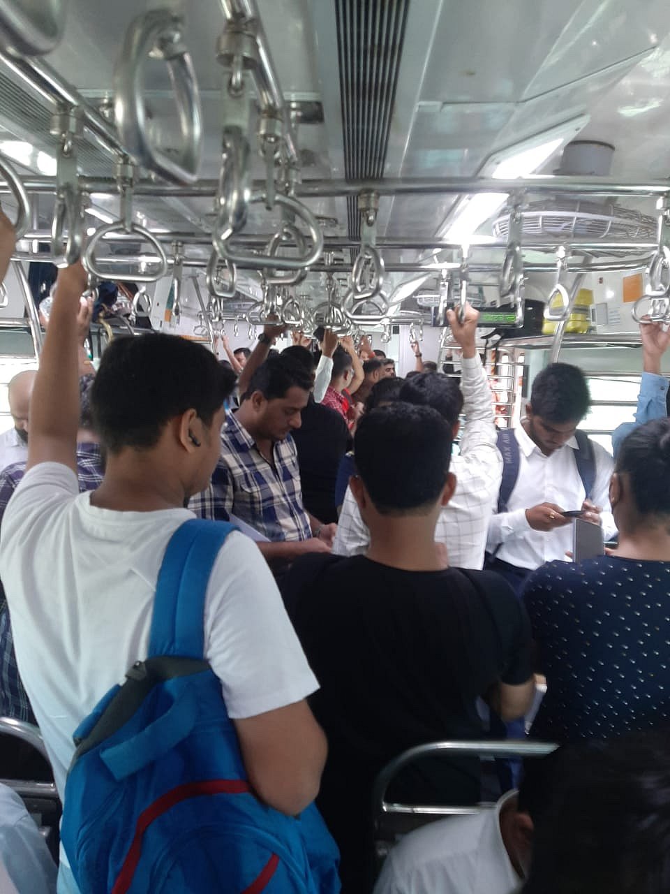 Mumbai: After introduction of new fare for AC locals, Mumbaikar's give good response