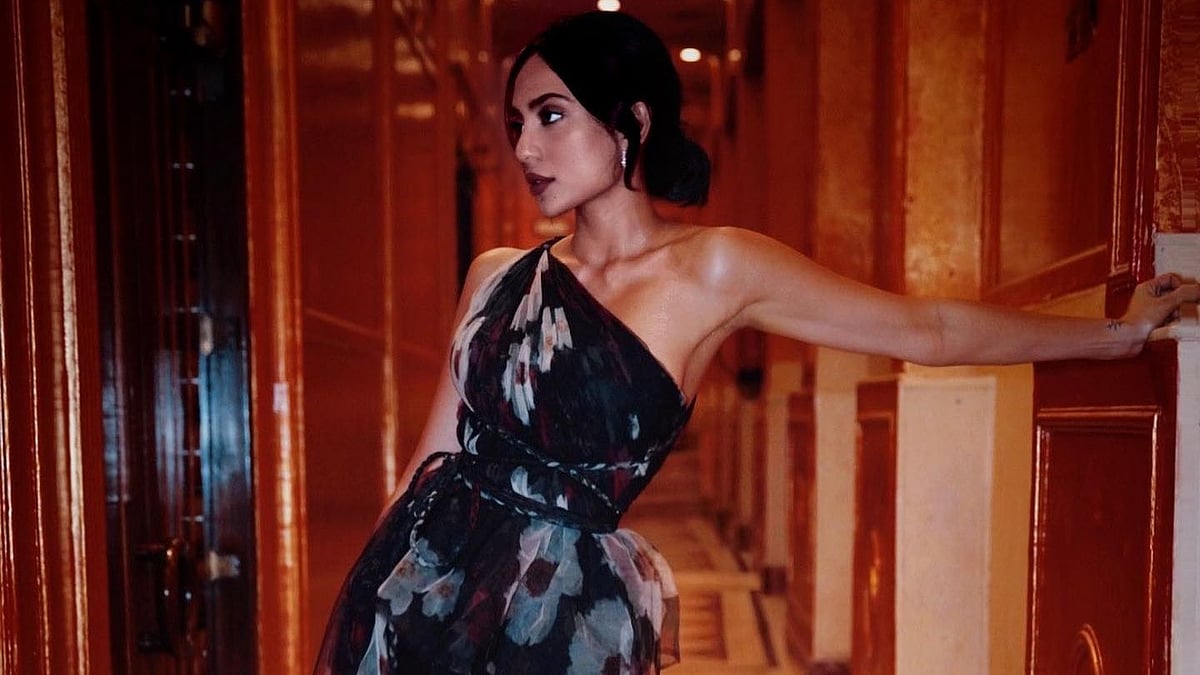 Sobhita Dhulipala sets temperature soaring with her sizzling photos