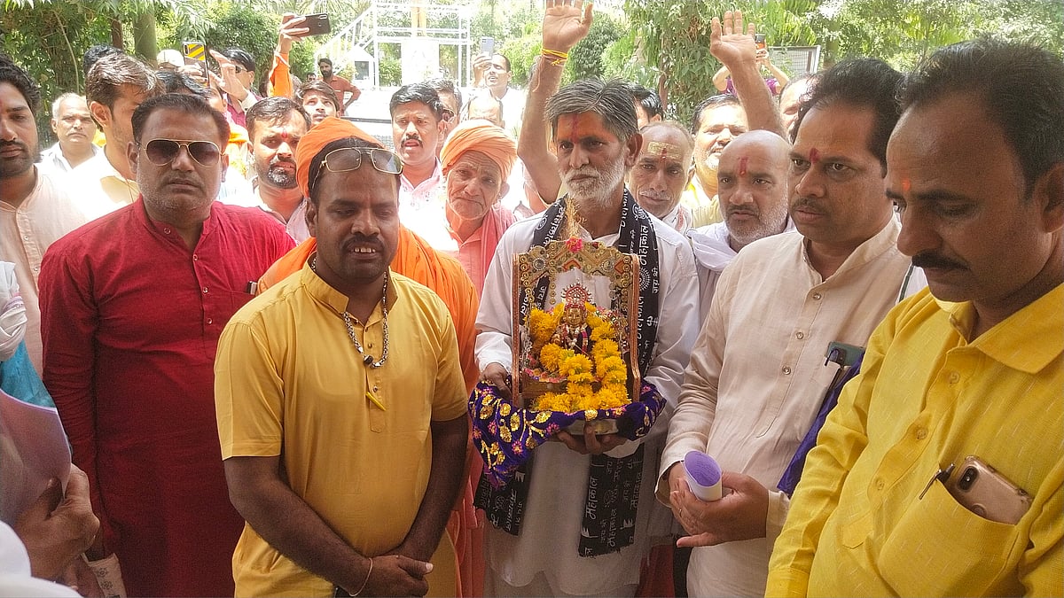 Alot: Temple lands auctioned in and around Alot, priests protest 
