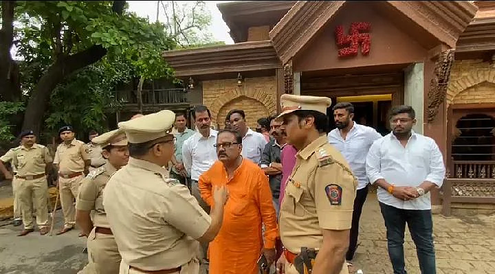 The Thane police have closed the road near Anand Ashram in Tembhi Naka.