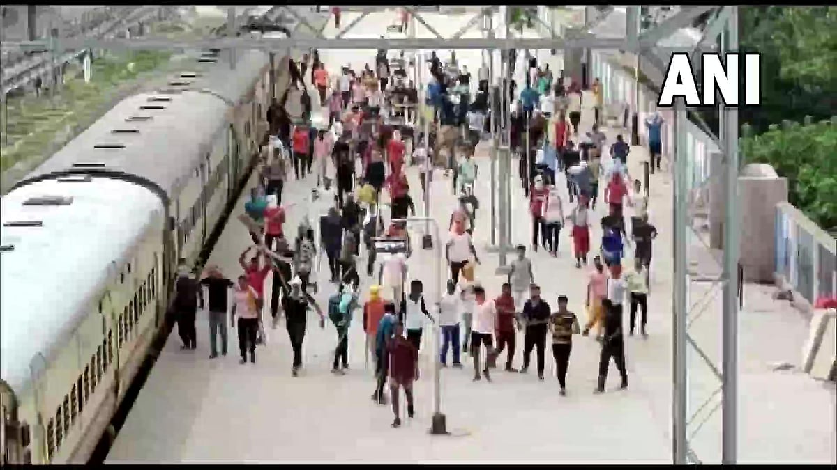 Crowd gathered at Ballia Railway Station in protest against | ANI