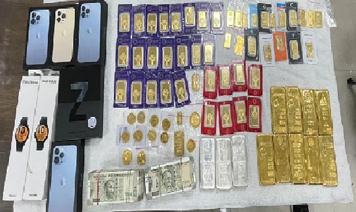 Chandigarh: Vigilance Bureau recover several gold, silver coins, cash, mobile phones from arrested IAS officer Sanjay Popli's residence