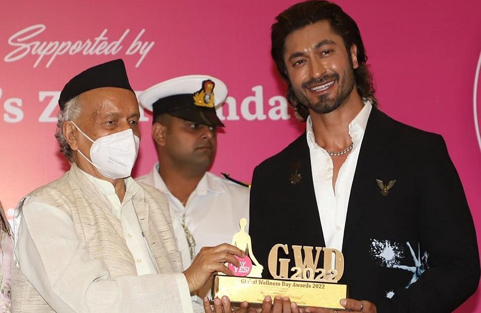 Maharashtra Governor felicitates Vidyut Jammwal as ‘India’s action superstar of the year’