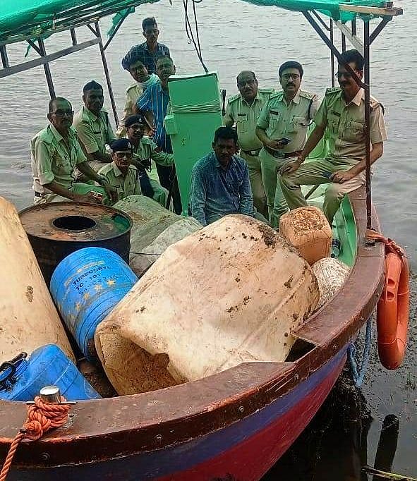 Khargone: Excise department seizes 96 litres of country-made liquor