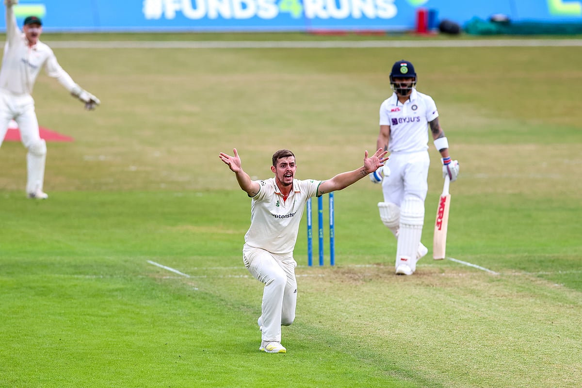 Leicestershire pacer Roman Walker appeals for a LBW against India's Virat Kohli | Pic: Twitter/LeicestershireCCC