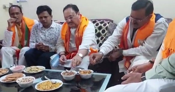 Jabalpur: Dalit outreach, JP Nadda & team eats at Dalit’s house