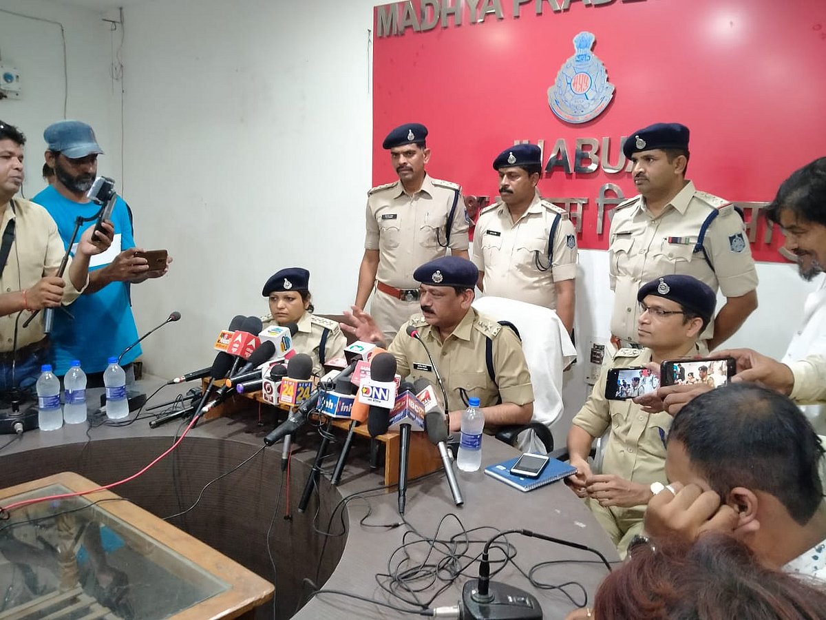 Women, her paramour eliminate hubby by contract killers, two arrested