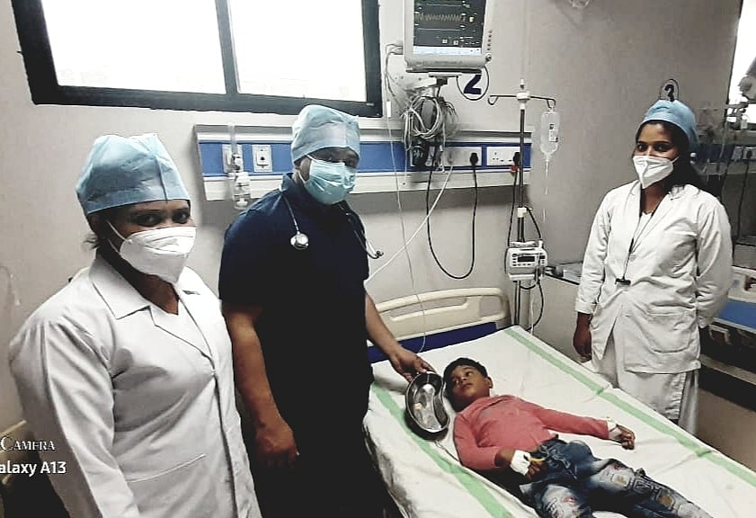 The team of doctors who successfully takes out coins from a patient's oesophagus.