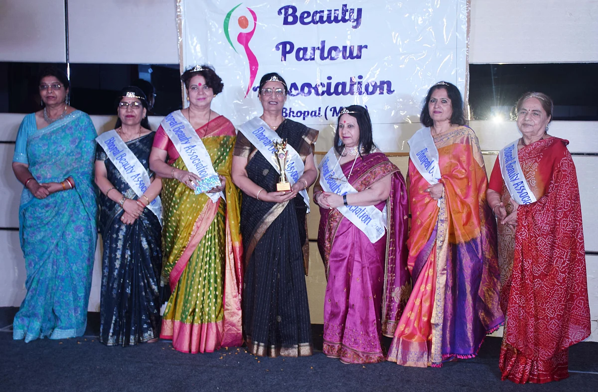 Senior members of the Bhopal Beauty Parlour Association were feted on the  World Beauticians’ Day | FP