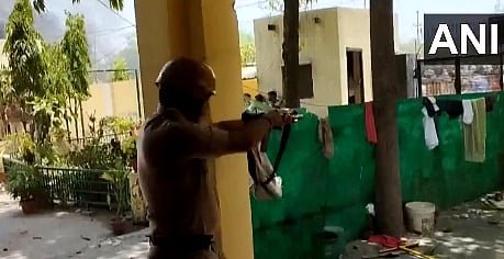 WATCH | Police personnel in Haryana resort to aerial firing after stone-pelting by protesters over 'Agnipath' scheme