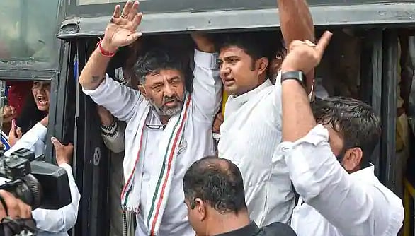 DK Shivakumar, Siddaramaiah detained as Congress stage massive protests over Rahul Gandhi's summon
