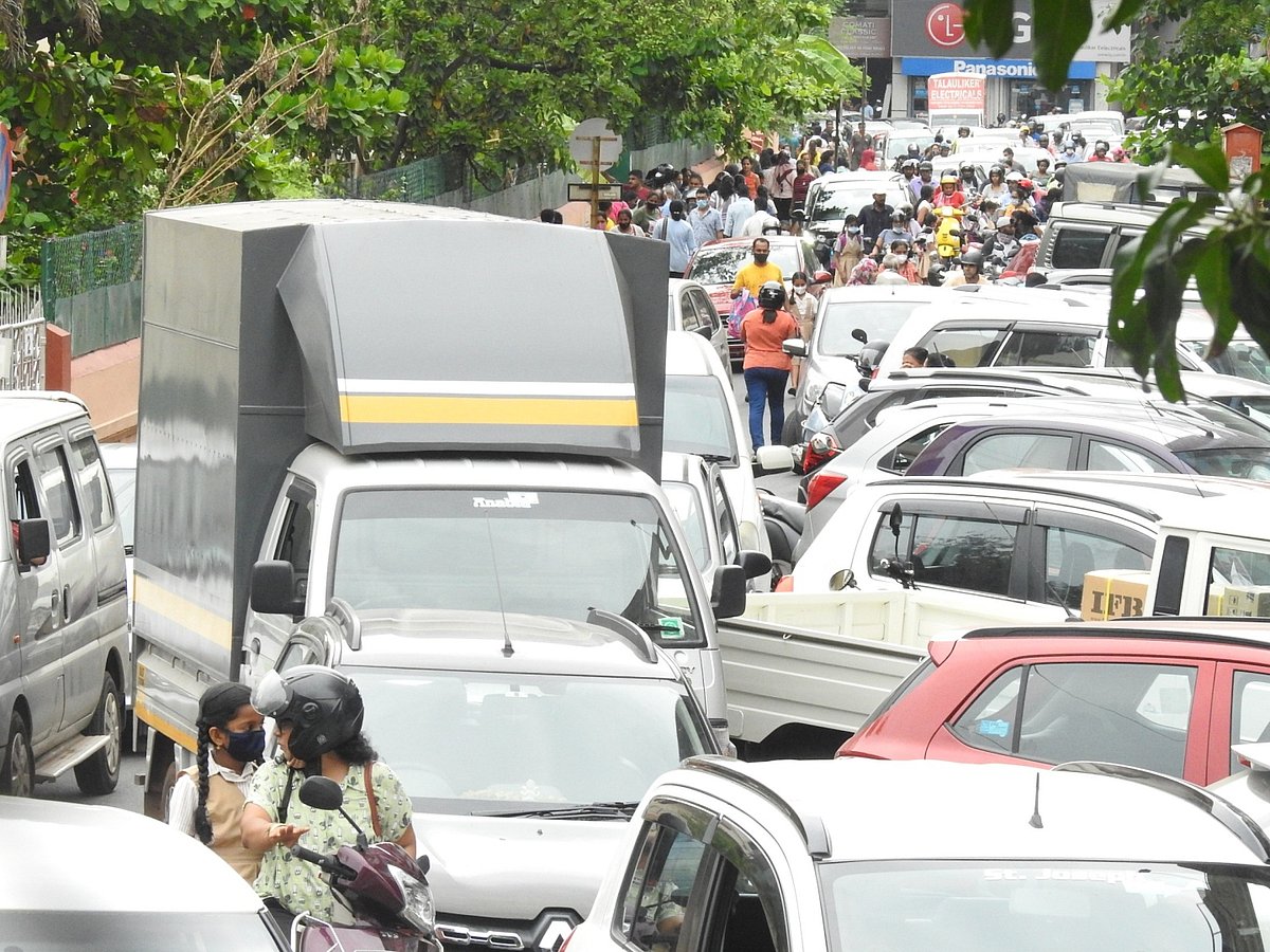 Goa: Traffic blues make comeback as schools reopen