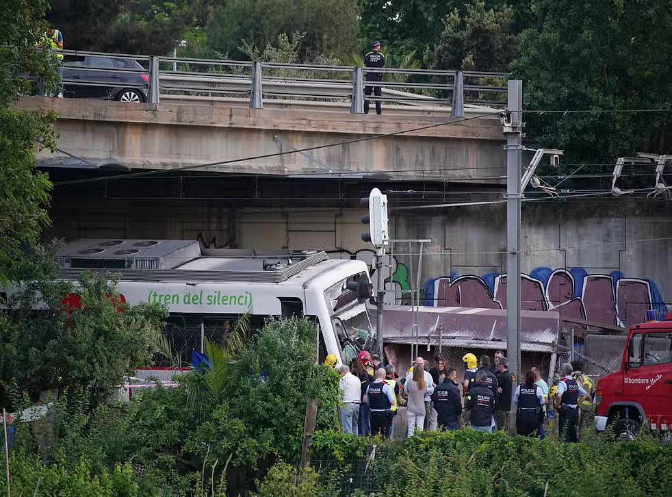 Spain: 22 injured after locomotive collides with passenger train in south of Barcelona