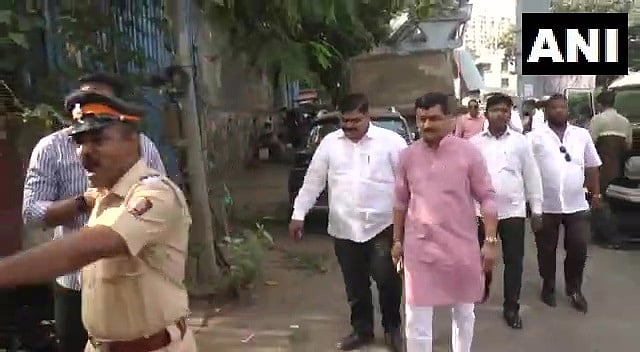 Eight MNS workers detained in  Chembur for door to door distribution of Raj Thackeray's letter | ANI