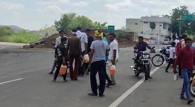 Barwani: Petrol pump runs dry due to lack of supplies, leads to black marketing