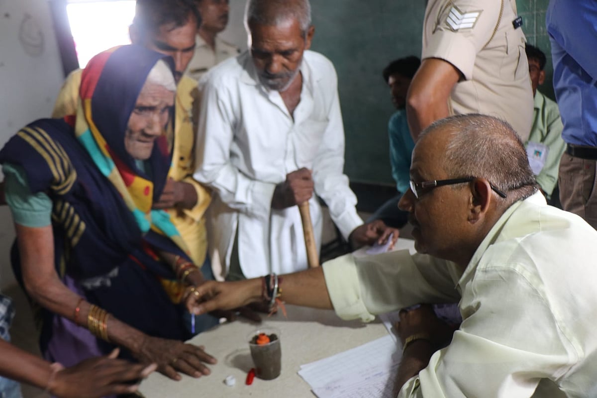 Peaceful polling at 582 polling stations in three janpads of Khargone
