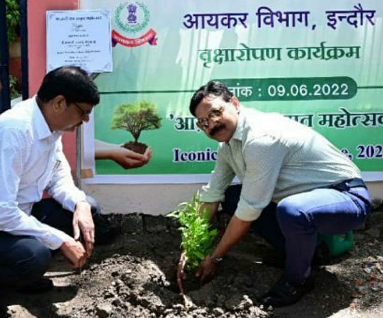 Indore: ​I-T officials plant saplings