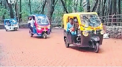E Rickshaw Row In Matheran Deepens As Only 20 Vehicles Allotted Against 40 Approved, Drivers Go On Indefinite Strike 