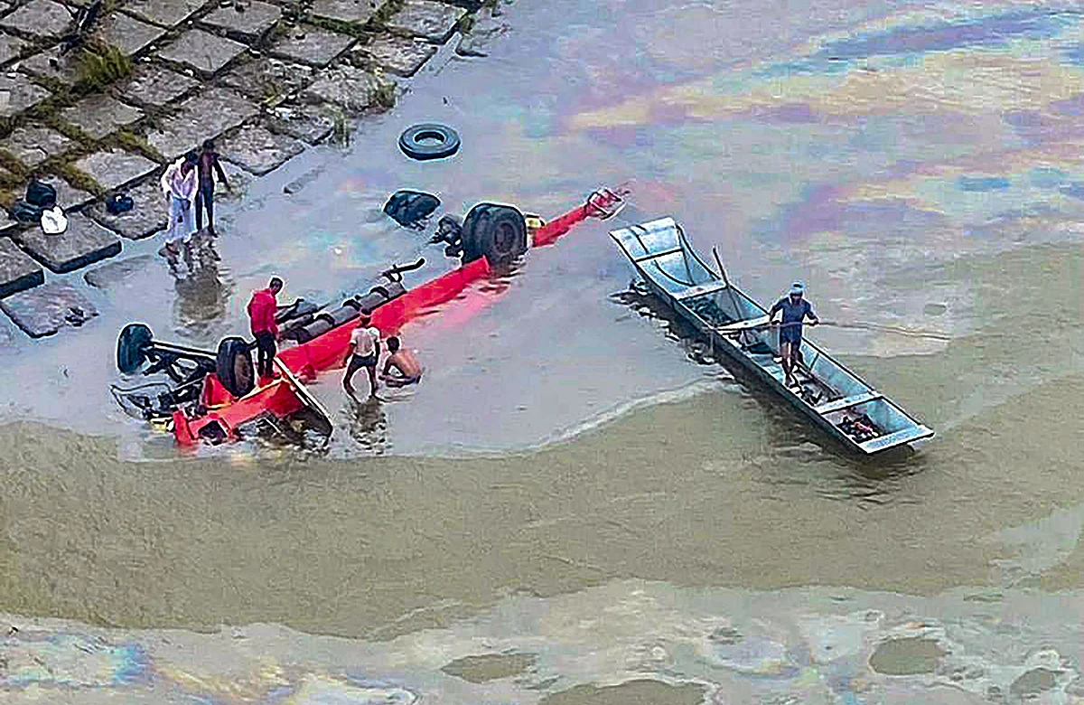 Dhar: Rescue operation underway after an MSRTC bus fell into the Narmada river, in Dhar district, Monday, July 18 | -