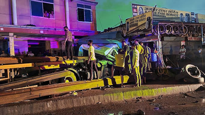 Pithampur: Man dead, another seriously injured as trailer overturns