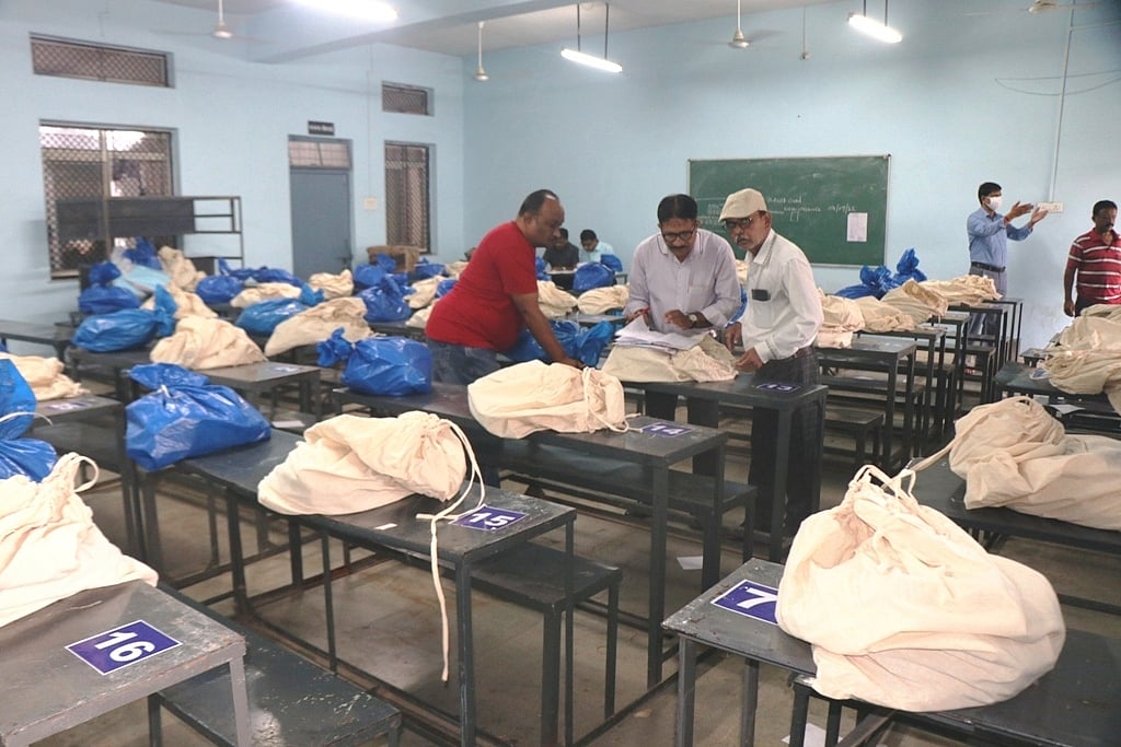 Madhya Pradesh: Voting in 6 civic bodies of Khargone district today, poll material distributed