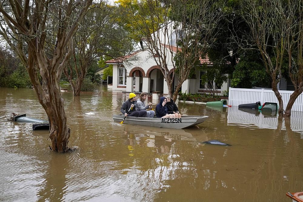 Australia floods: 50,000 prepare for evacuation in Sydney, country's largest city