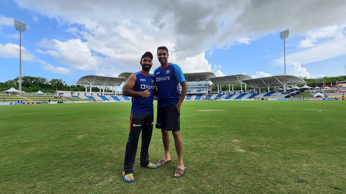 India's Dinesh Karthik with R Ashwin | 