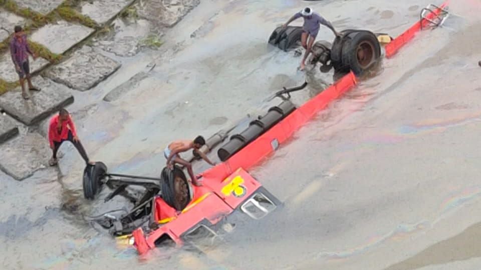 MP: At least a dozen dead and 15 others saved alive as bus plunges into Narmada  