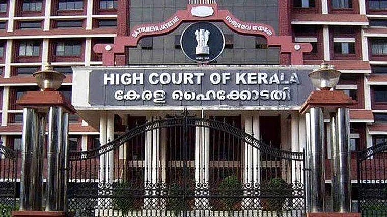 Kerala HC Slams Travancore Devaswom Board Over Severe Crowd Mismanagement At Sabarimala As Thousands Of Pilgrims Reportedly Stranded 