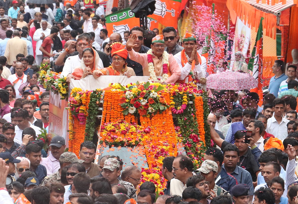 Indore: Elect BJP mayor for city's
speedy development, says CM while holding roadshow