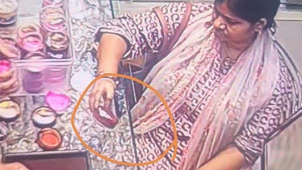 Woman (encircled) who was caught on CCTV stealing the gold bangles from a jewelry shop in Ujjain†on Wednesday | FP PHOTO