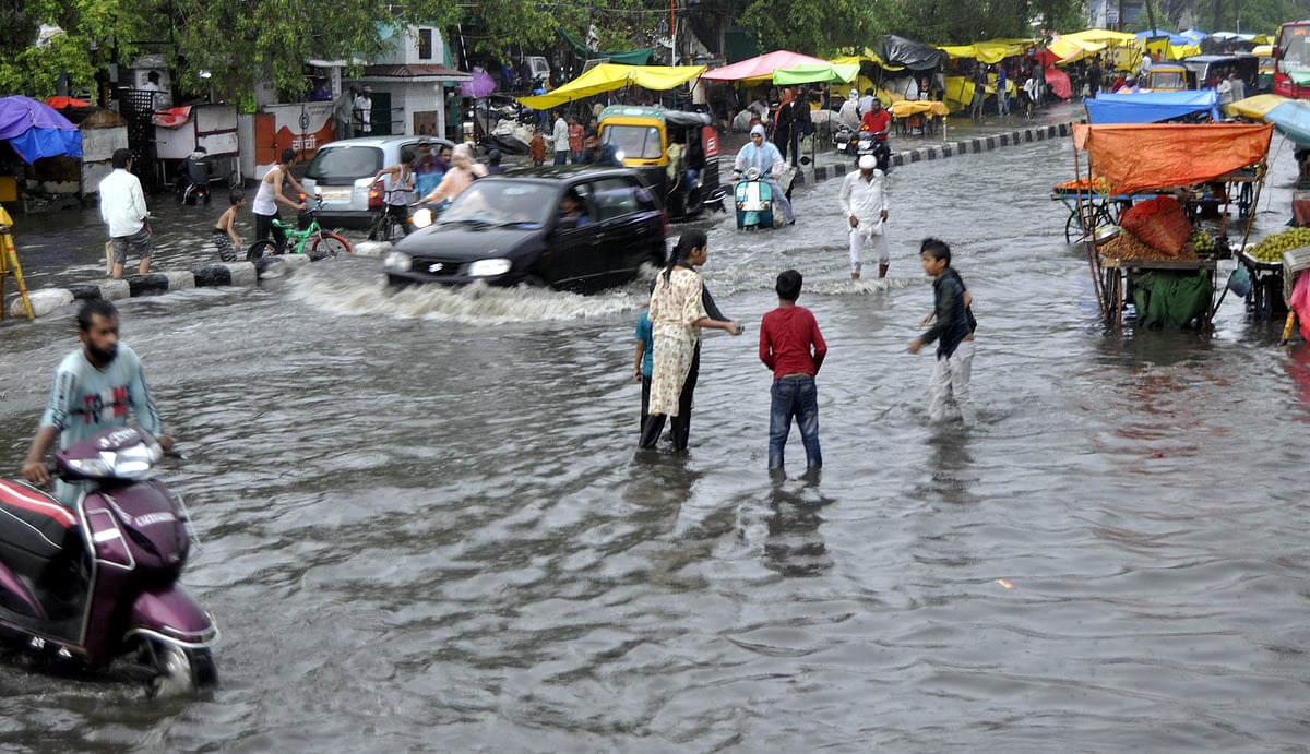 A spell of heavy rain lashed Bhopal on Sunday leading to water logging in many areas in the city