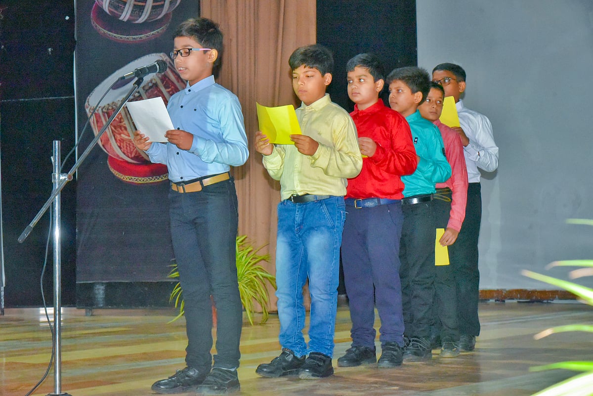 Students performing prayer | FPJ