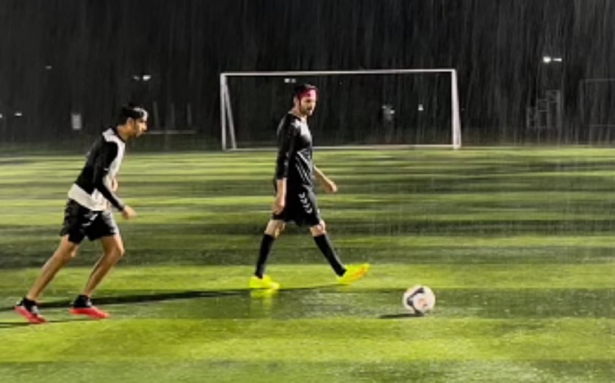Watch Video: Kartik Aaryan enjoys playing football amid heavy rains in Mumbai