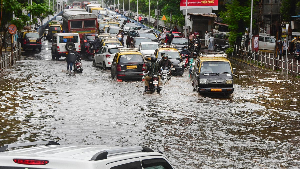 Traffic congestion, waterlogging in several areas of Mumbai amid downpour
