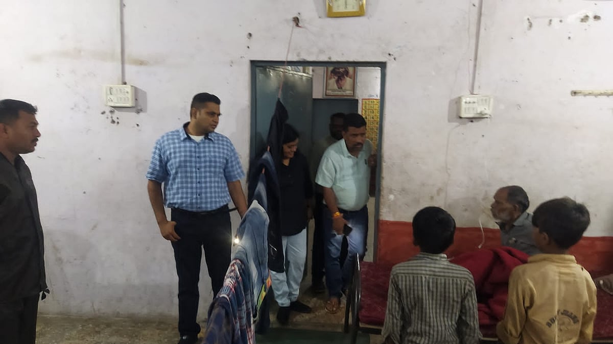 Alirajpur: Collector conducts surprise inspection of 35 ashram-hostels