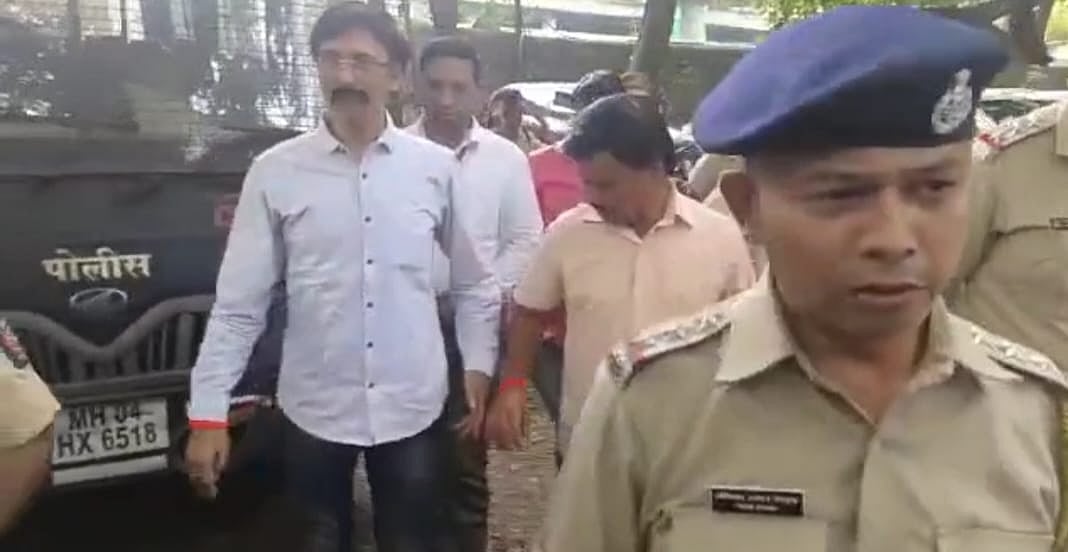 Shiv-Sena's Dombivli city president, associates arrested for stealing cash & documents from branch office 