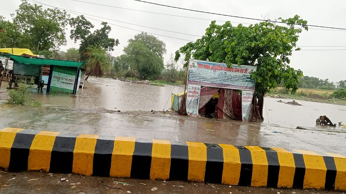 Roads turned into water ponds in Ashta