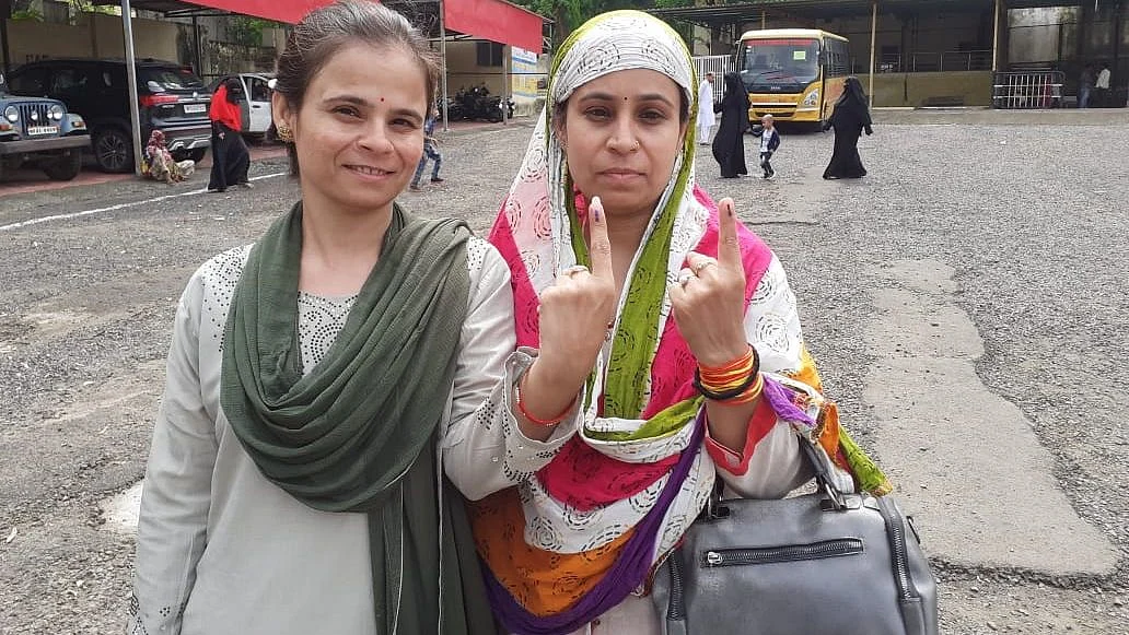 Neha Mishra (left) with her sister Manisha Ingle