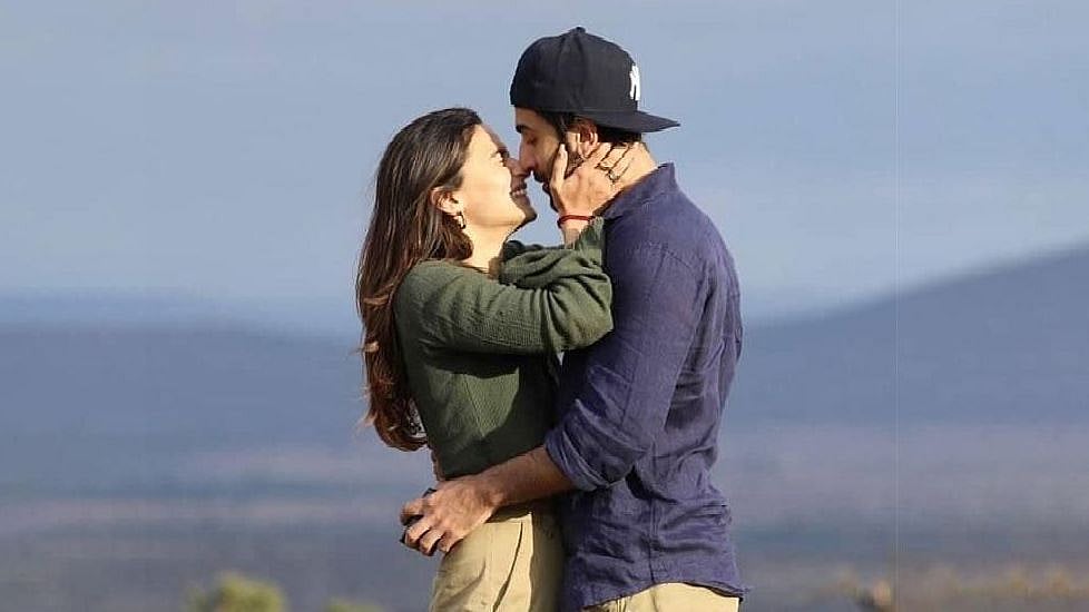 Alia Bhatt reveals how Ranbir Kapoor proposed: 'He just carried the ring and...'