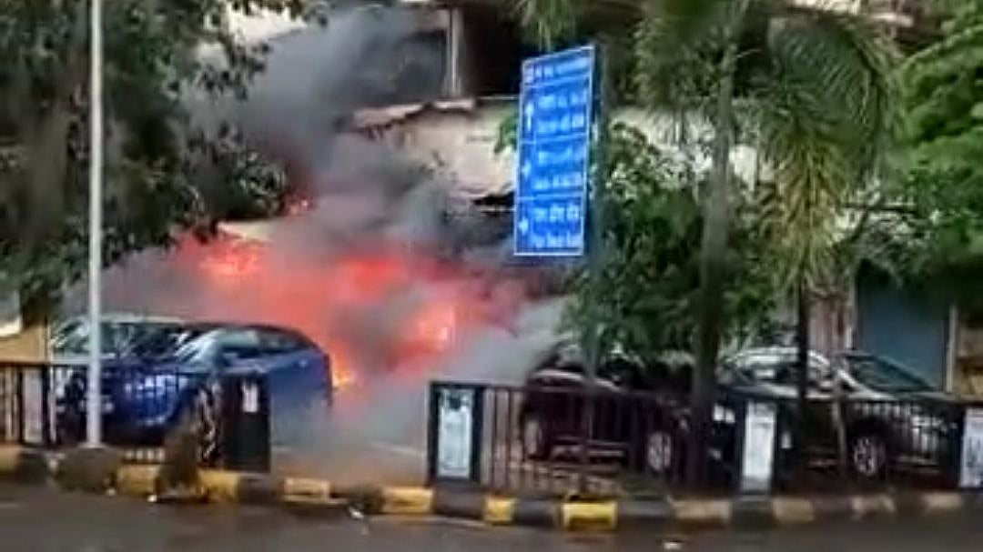 Stationery shop gutted in fire in Nerul