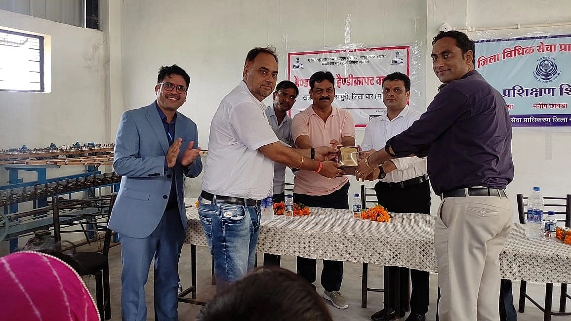 Dhamnod: Legal literacy camp held at Khalghat Handloom and Handicraft Cluster