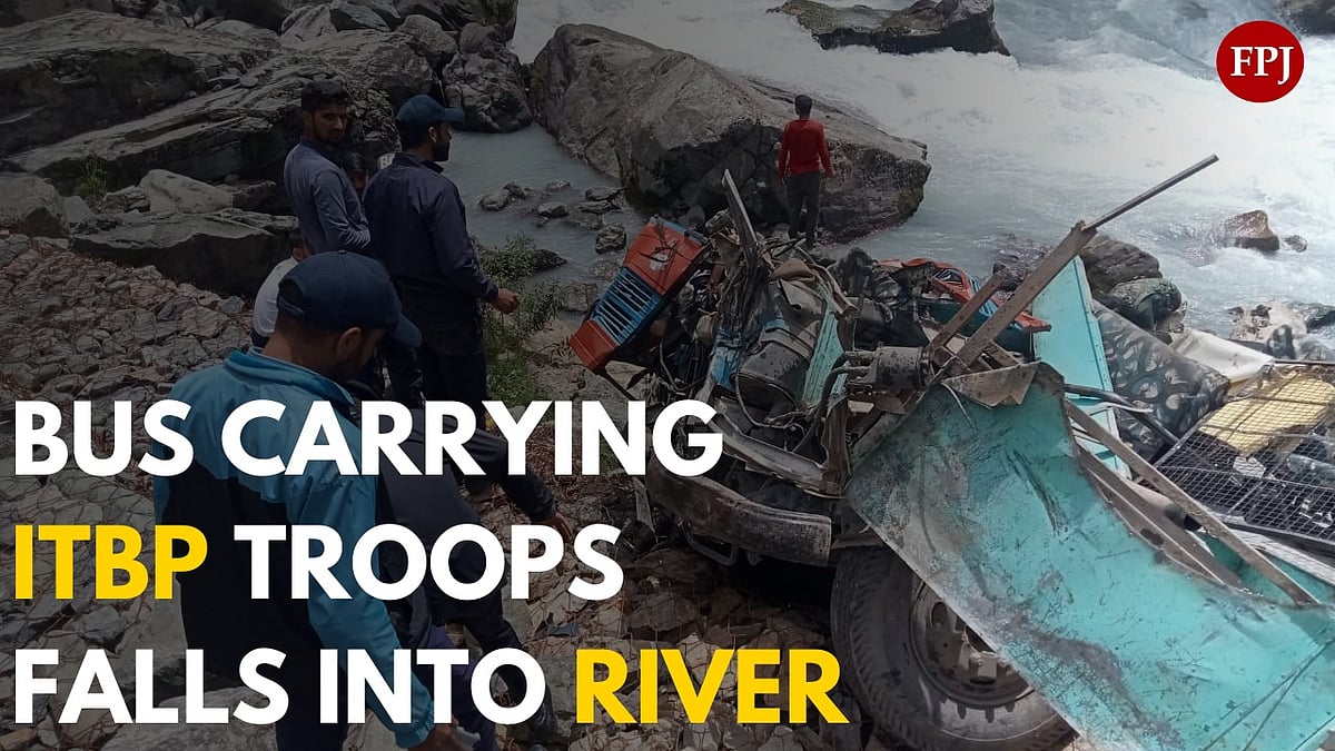 J&K: Vehicle carrying ITBP jawans rolls down in Pahalgam, 7 martyred, 32 injured