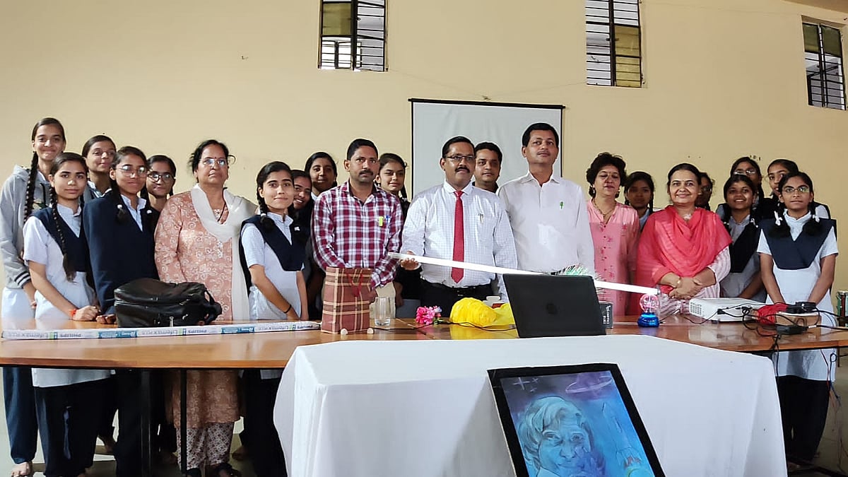 Mhow: 'Magic of Science' event held in Navodaya school