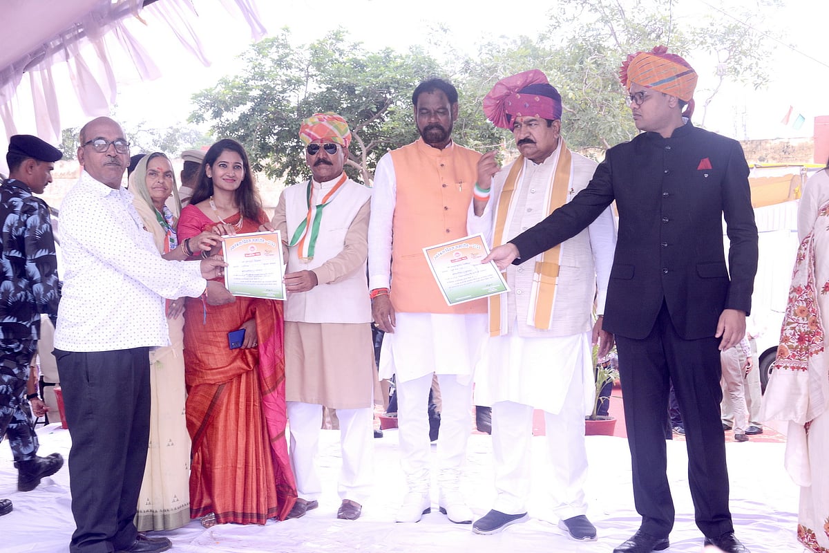 Neemuch: March past parade, cultural programs mark 75th I-Day
