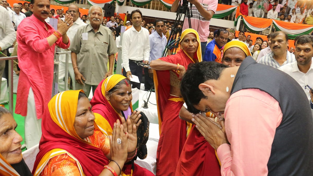 Indore Mayor Pushyamitra Bhargav Announces Up To ₹2.5 Lakh Aid For Sanitation Workers Injured On Duty