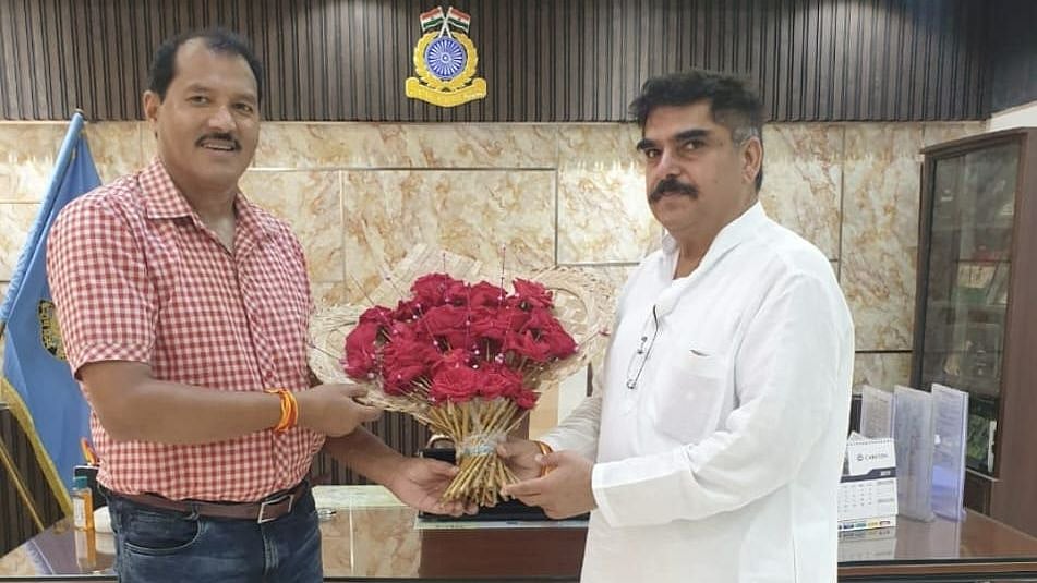 Neemuch: Farewell given to CRPF DIG on transfer to J&K