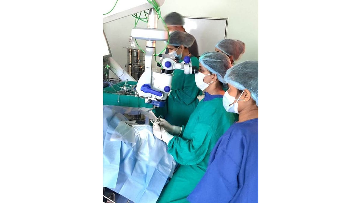 Indore: Doctors remove iron particle from 50-year-old man’s eye which was stuck for last 10 years